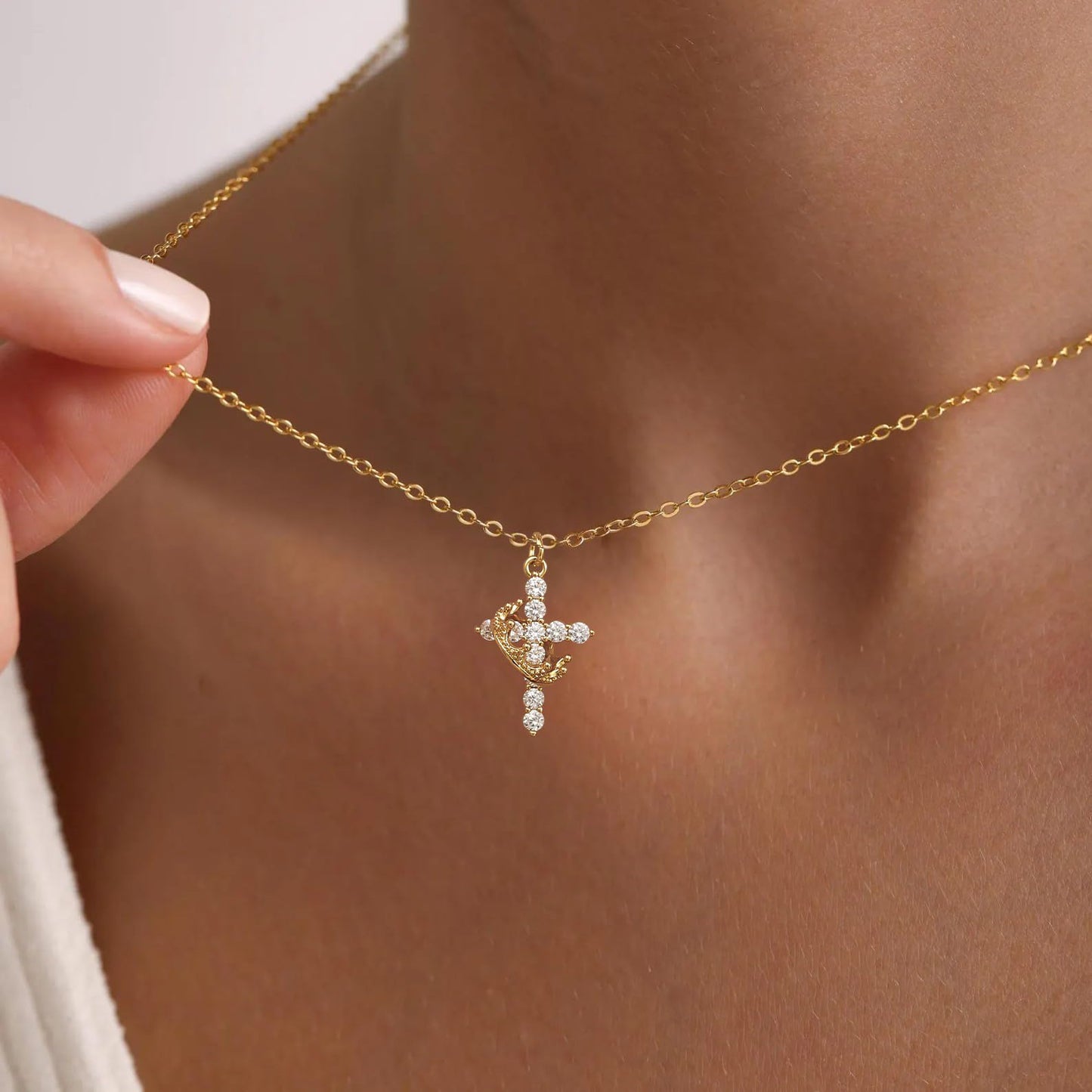 Colar com Pendente de Cruz Coroa em Ouro 14K