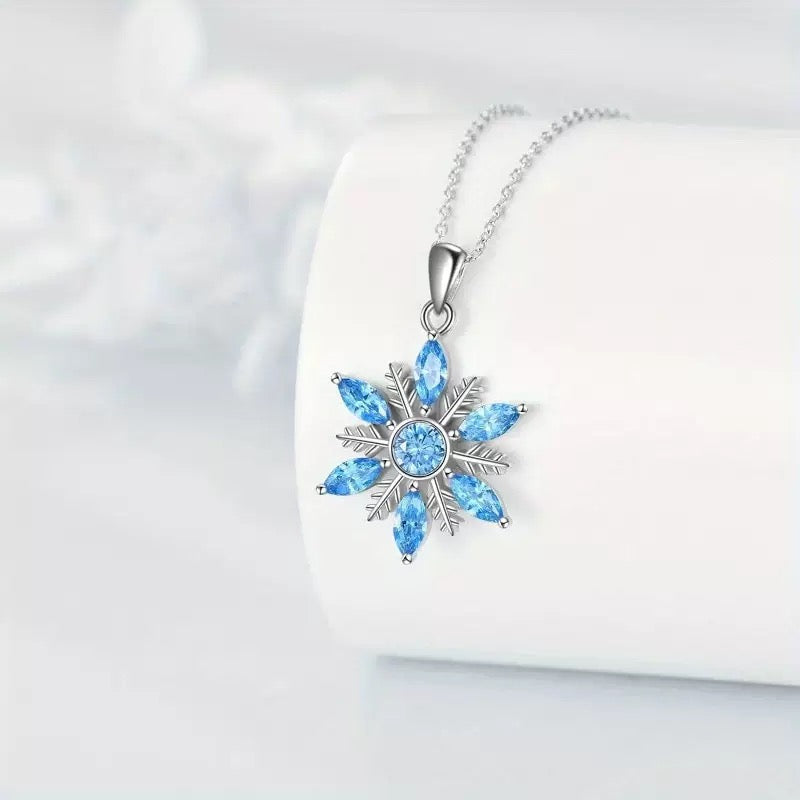 Collar con colgante de copo de nieve