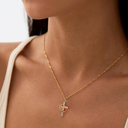 Colar com Pendente de Cruz Coroa em Ouro 14K